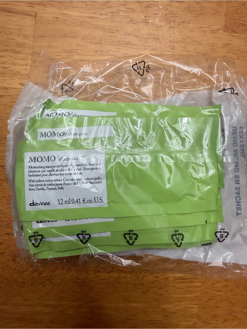 12 Davines MOMO Moisturizing Shampoo Sachets - Lime Green Packets